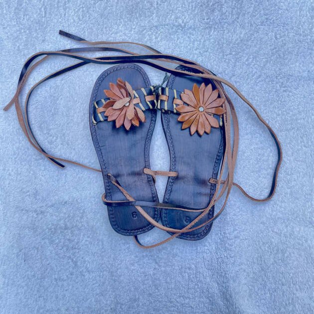 Sandália Flor de Couro